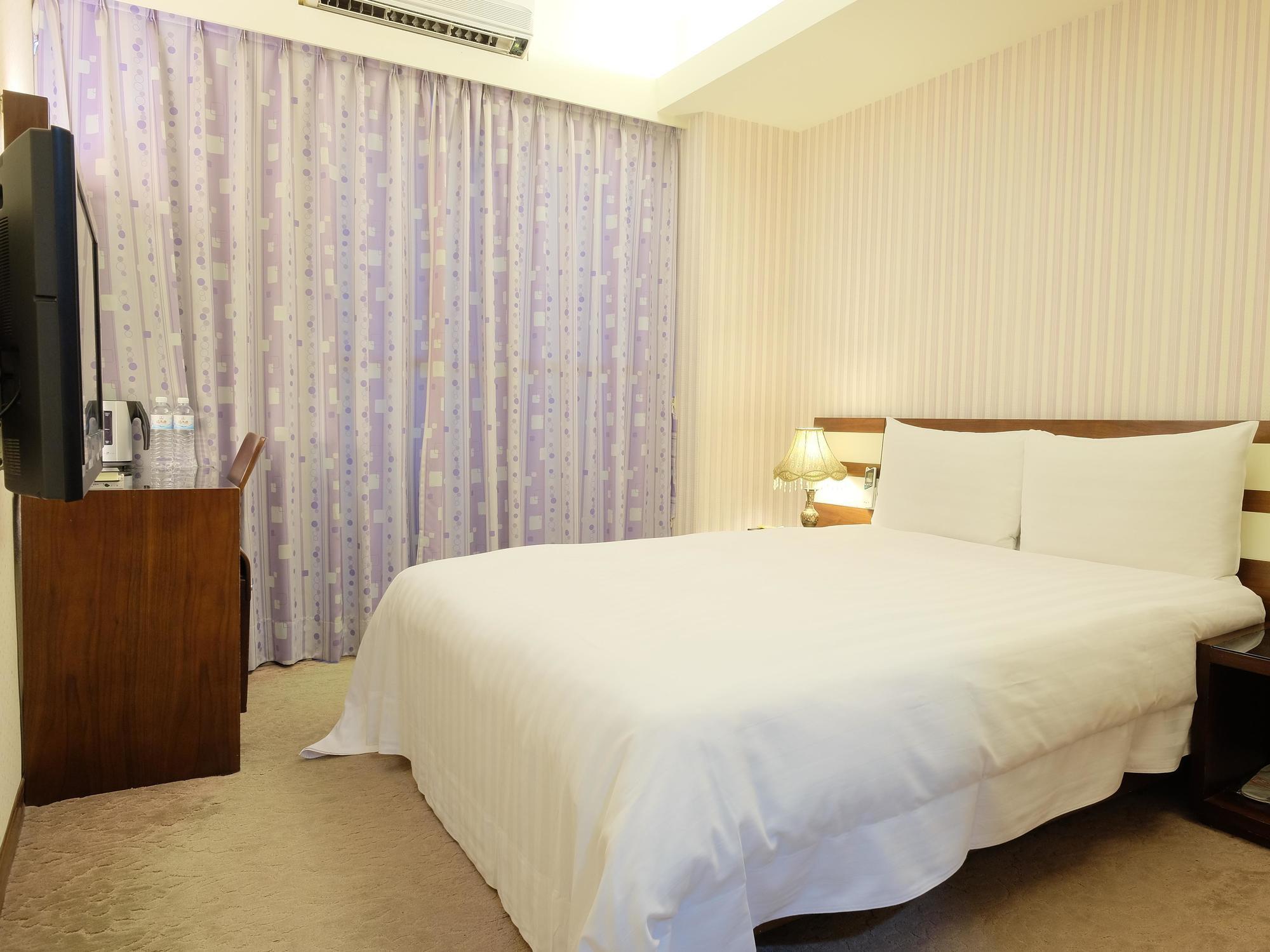 Talmud Hotel Gongyuan Taichung Exterior foto