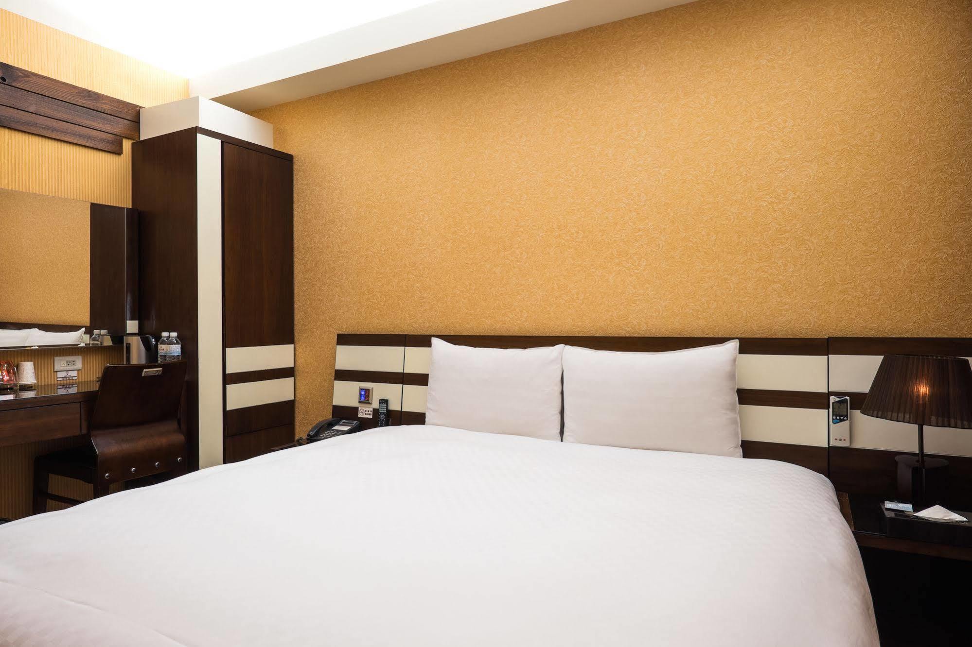 Talmud Hotel Gongyuan Taichung Exterior foto