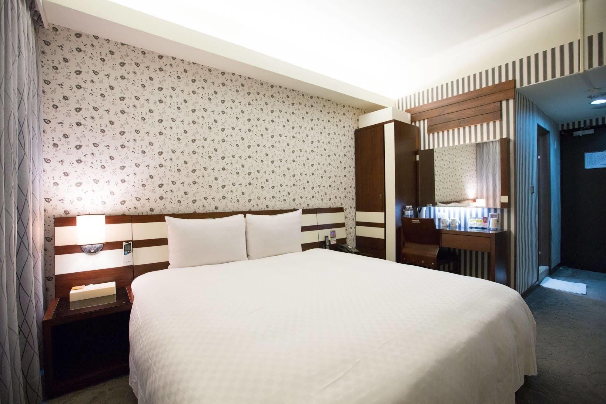 Talmud Hotel Gongyuan Taichung Exterior foto